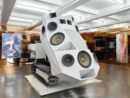 Nik Nowak, Panzer, 2011, Mini dumper, GRP, 4000-watt amplifier, audio equipment, 250 x 140 x 350 cm, STREETSPACE BANGER / TICK TACK @ Kunsthalle Recklinghausen