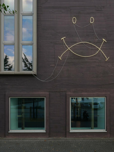 Daan Gielis, Happy Sad, 2021, Neon tubes, 200 x 300 cm, STREETSPACE BANGER / TICK TACK @ Kunsthalle Recklinghausen