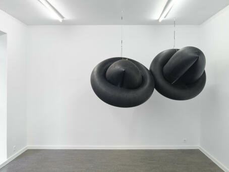 Michael Sailstorfer, Clouds (05), 2010, inflated truck inner tube tires, steel cables, Courtesy Kunsthalle Recklinghausen.