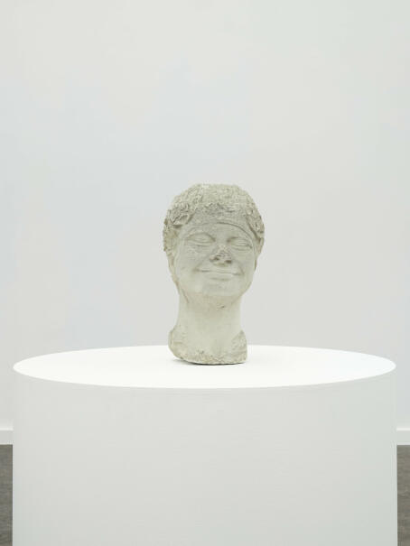 Flo Kasearu, Monument of the Living Artist, 2013, Plaster, Courtesy Kunsthalle Recklinghausen.