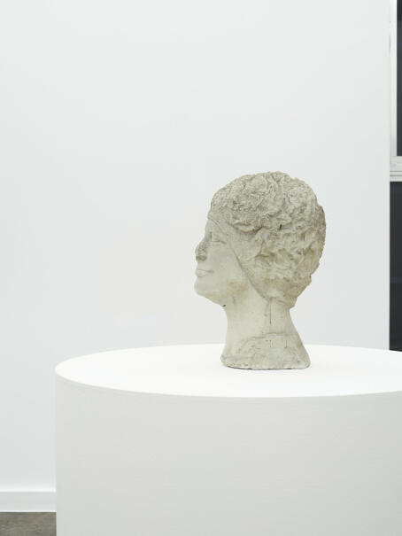 Flo Kasearu, Monument of the Living Artist, 2013, Plaster, Courtesy Kunsthalle Recklinghausen.