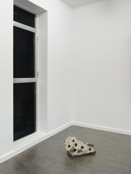 Erich Bödeker, Hund, concrete, coloured ed, Courtesy Kunsthalle Recklinghausen.