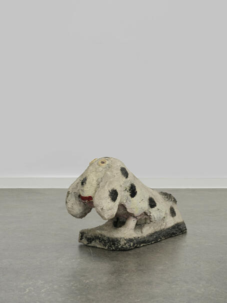 Erich Bödeker, Hund, concrete, coloured ed, Courtesy Kunsthalle Recklinghausen.