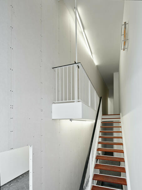 Eddie Peake, FOURTH WALL DEATH RATTLE, 2025, installation view / TICK TACK