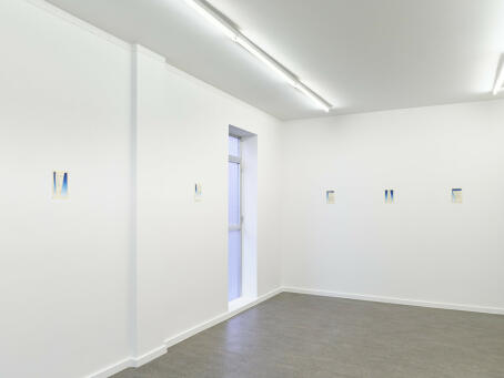 Eddie Peake, FOURTH WALL DEATH RATTLE, 2025, installation view / TICK TACK