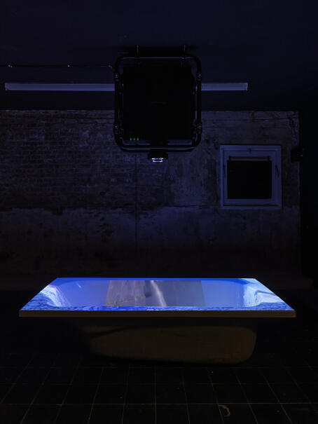 Dima Srouji, A Crack in the Water Followed by Return, 2024, Video projection, acrylic bathtub 60 x 76 x 170 cm