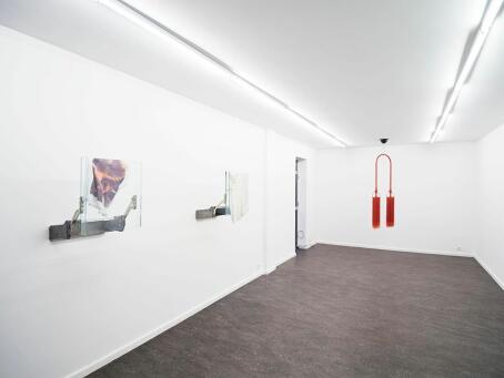 TB. Euphoria. Groupshow curated by @domenico_de_chirico 
__
Works from left by @burgenermanuel, @takurotamayama (red)
__
#ticktacktime #artspace #antw