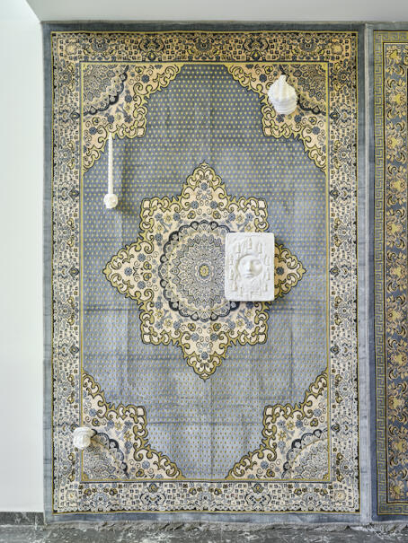 Alexandre Bavard - BRAV Installation - 2022 - carpet, plaster sculptures - 240 x 160 cm (6x)