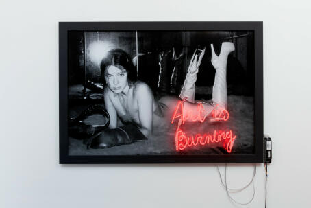 ART IS BURNING - 1980–2022 - Photo print, Neon, Transfo - 112,5×162 cm