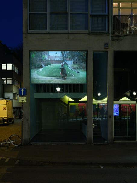 Ria Pacquée, RUNNING AROUND, 2015, HD 16:9, Colour, Non-spoken, 11'58"