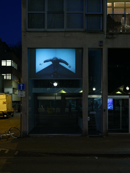Wim Catrysse “UNMASTERED BEHAVIOUR”, 2000, 4-channelvideo installation, SD 4:3, B/W, Sound, 30'
