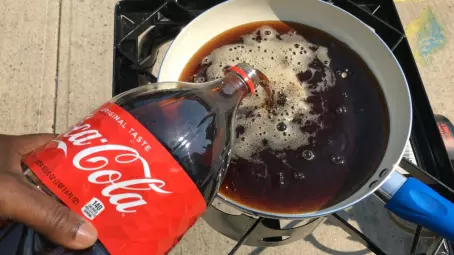 American Artist, Don’t Boil Your iPhone in Coca-Cola!, 2018, HD Video, 5:26, Copyright: American Artist