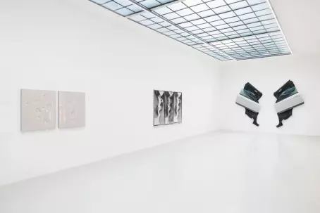 Film Stills, 2025, at Galerie Kandlhofer, Vienna. © kunst.dokumentation.com / Manuel Carreon Lopez.