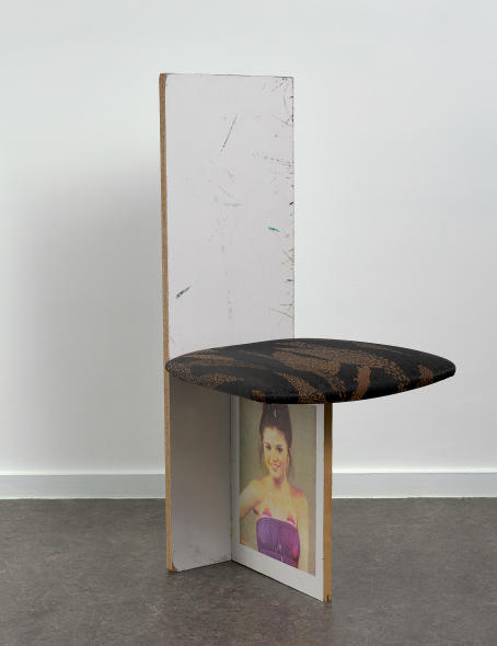 Leo Gabin - Untitled (russo) - 2021 - Silkscreen, acrylic, wood, fabric and metal - 96 x 46 x43 cm