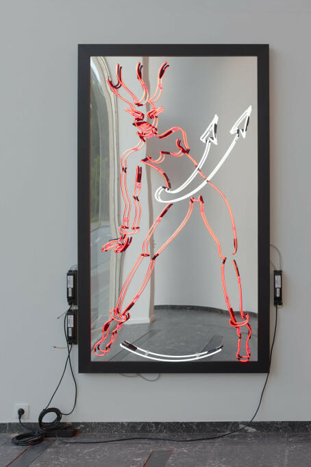 Liliane Vertessen - DEVELINA BURNING ART - 2022 - Mirror, Neon, Transfo’s - 192×111,5 cm