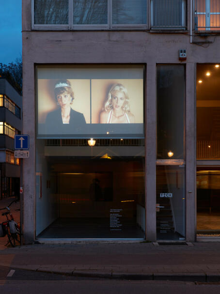 Marianna Rothen - The Woman with a Crown, 2014, Two-channel projected HD video installation, 4 minutes, 1440x1080 - Installation view CINEMA TICK TACK