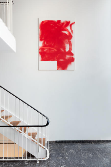 Michael Weißköppel - howling - 2021 - acrylic spray paint on canvas and wall - 160 x 110 cm