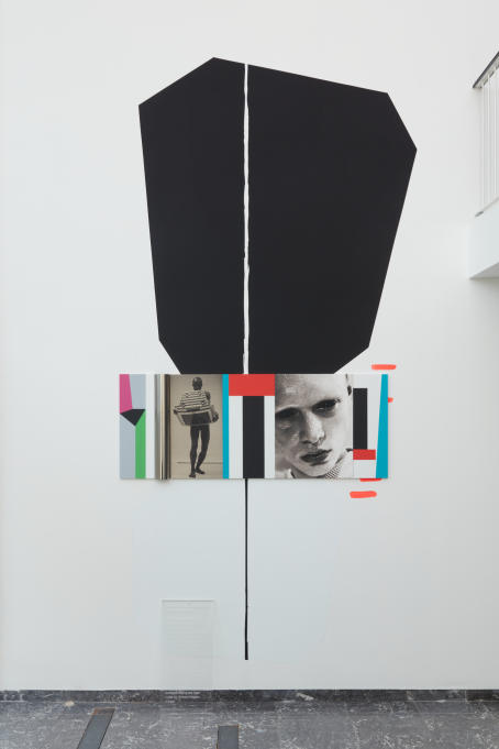Narcisse Tordoir - Z.T - 2020 - Acrylic on wood, digital print, screenprint, spray paint, stainless steel, plexi, acrylic on wall - 60x165x7cm (black and white planes of variable dimensions) - TICK TACK
