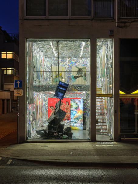 Pomegranate Flower Cake - HFBK Hamburg's Klasse Reyle, Curated by Anselm Reyle -  Outside view at TICK TACK