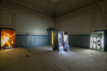 Gabriel Abrantes — Bardo Loops, 2024. Four-channel video installation, animation, colour, sound. Commissioned by CAM — Centro de Arte Moderna Gulbenkian. Installation view at TACK TICK Mechelen. Photo by Filip Claessens